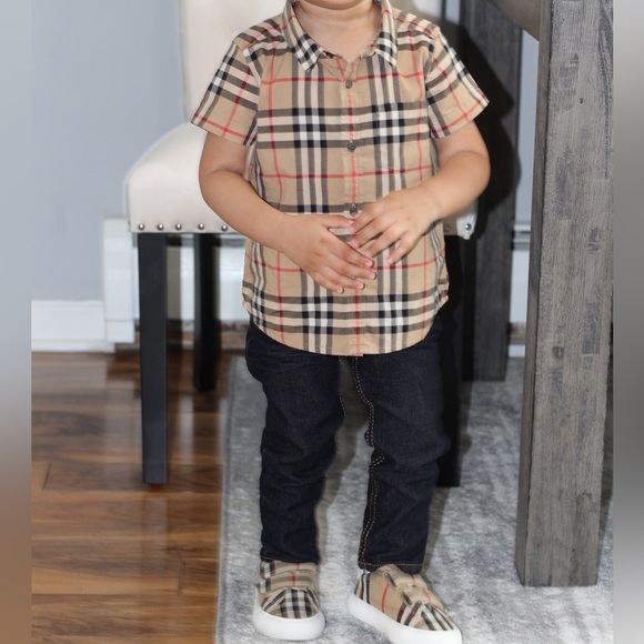 ⛔️ SOLD⛔️ Kids Burberry Shirt 2Y/2T - Picture 6 of 6